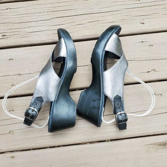 Dansko Jacinda Metallic Pewter Silver Criss Cross Strappy Slingback Sandals 42 - Picture 4 of 9